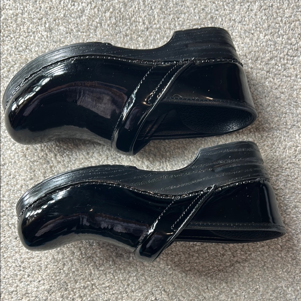 Dansko Black Patent Leather Size 42 Shiny Professional Clogs - Picture 4 of 8